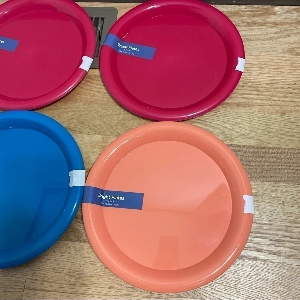 24 Plastic Reusable Plates NEW Picnic Camping Peach Blue Pink